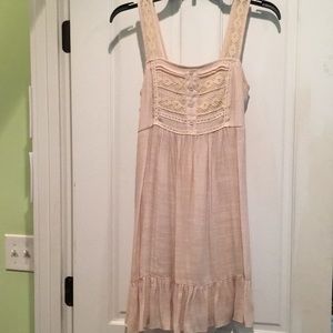 Sleeveless pilgrim dress